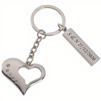 מחזיק-מפתחות-לב-עם-חלון-בצורת-לב-ושורת-יהלומים-בצד-4109_auto_x2