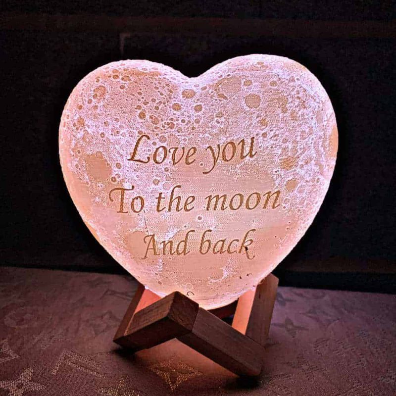 מנורת ירח בצורת לב בעיצוב אישי