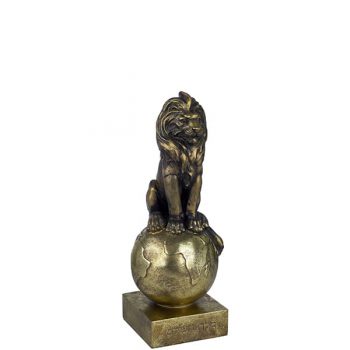 פסל אומנותי מלך העולם קטן זהב מבית פסלי היוקרה GRACIA GALLERY 4447
